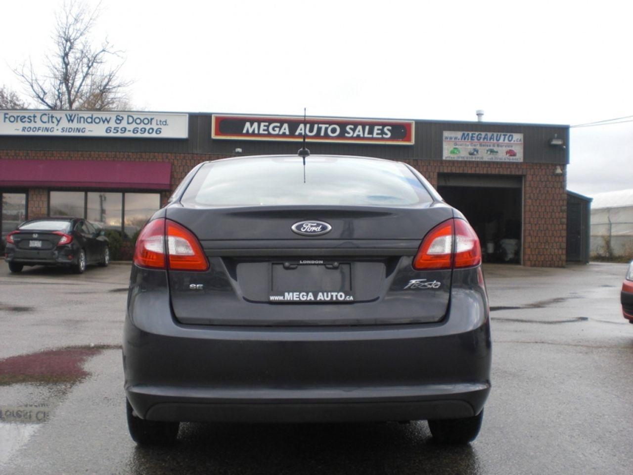 2012 Ford Fiesta SE-1