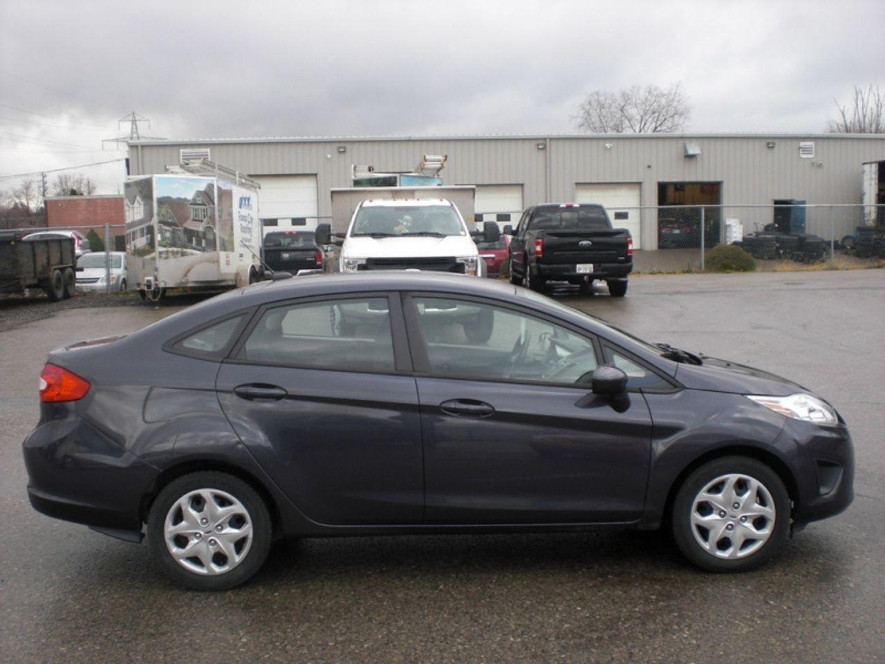 2012 Ford Fiesta SE-3