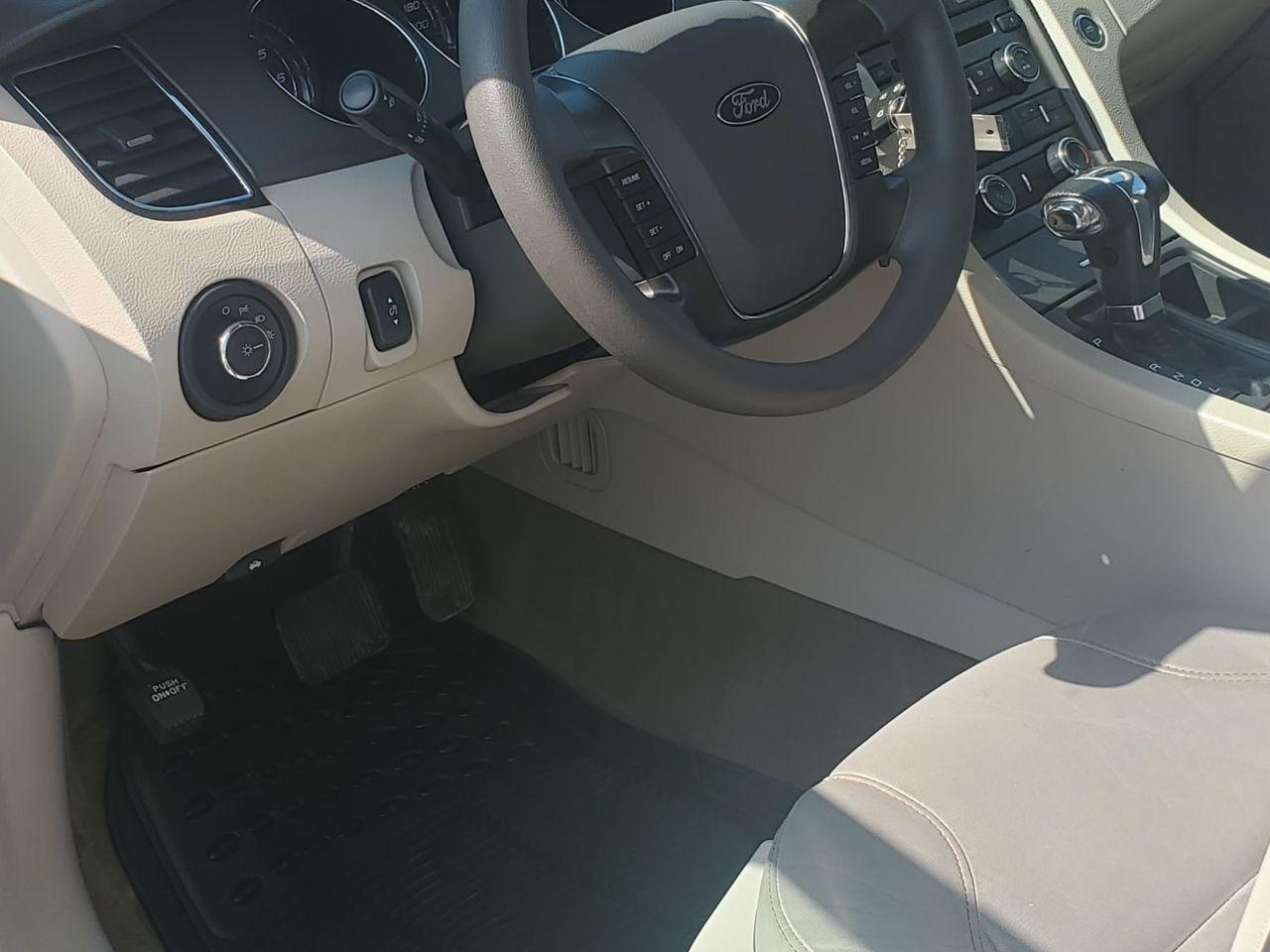 2012 Ford Taurus SE-1