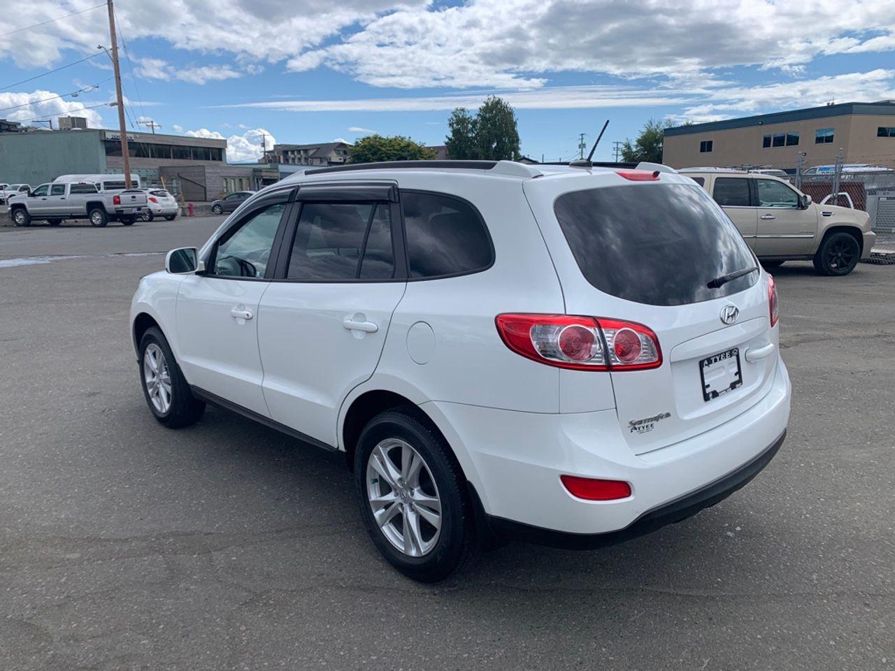 2012 Hyundai Santa Fe GL-4