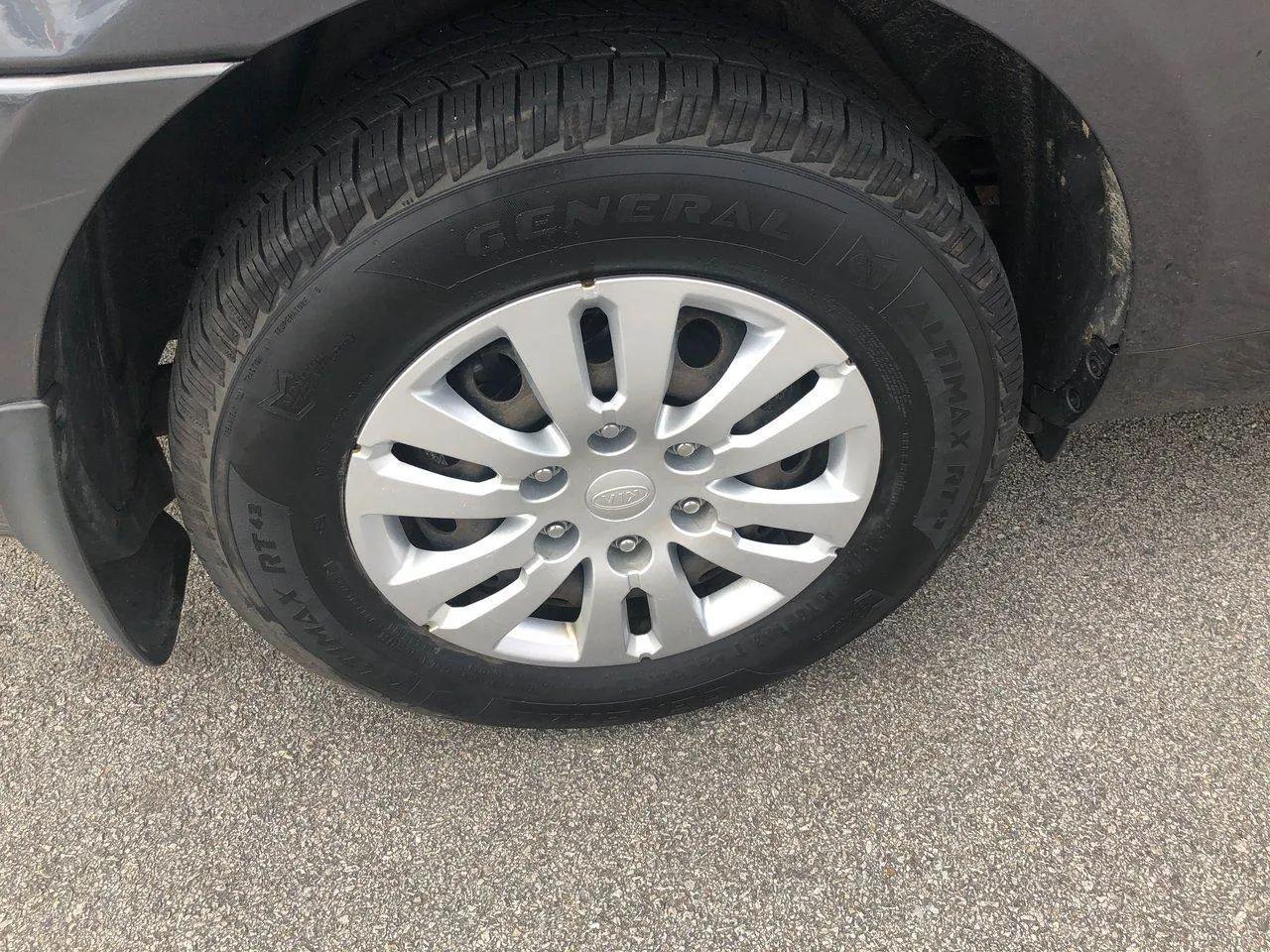 2012 Kia Sedona LX-3