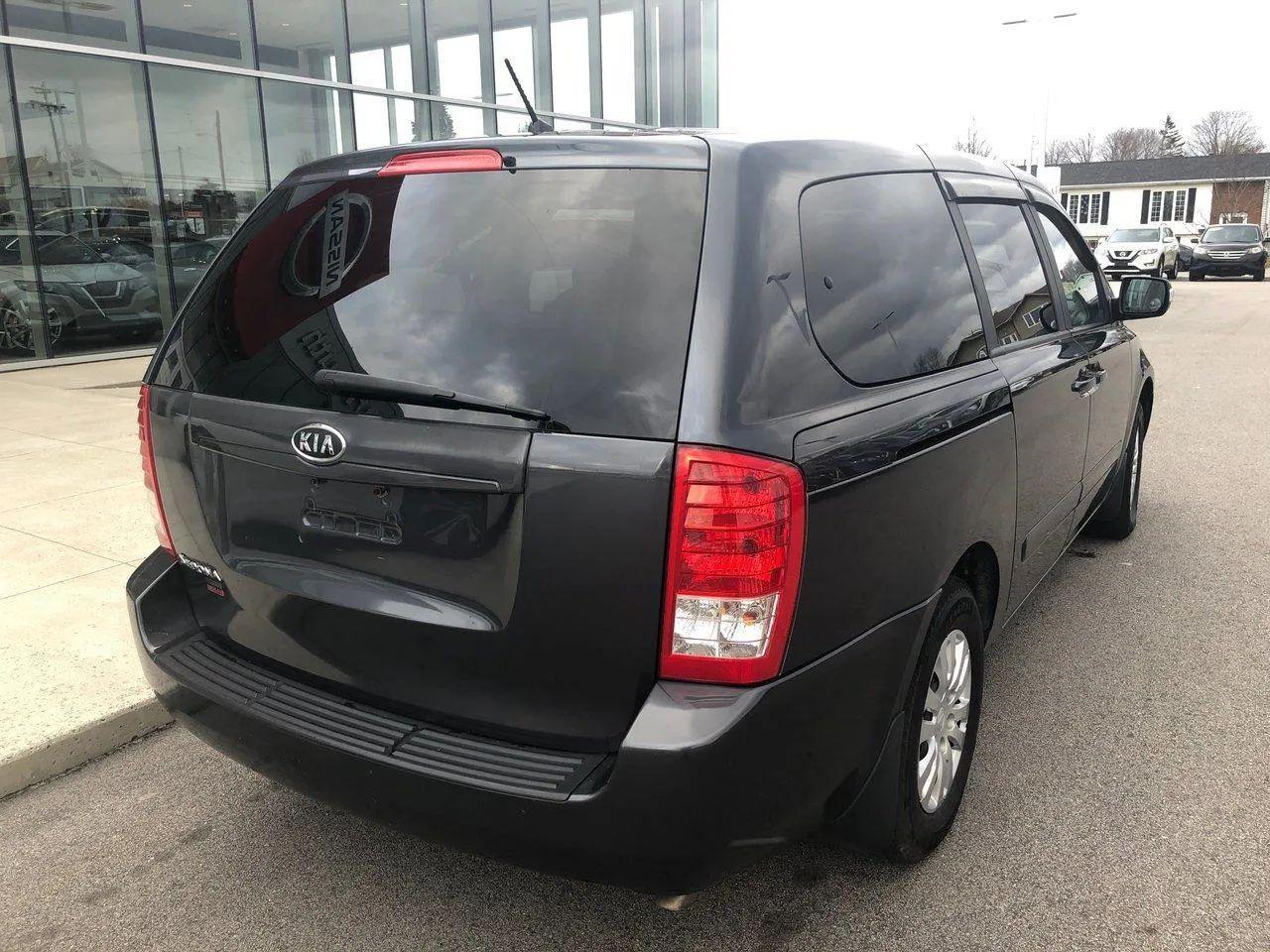 2012 Kia Sedona LX-4