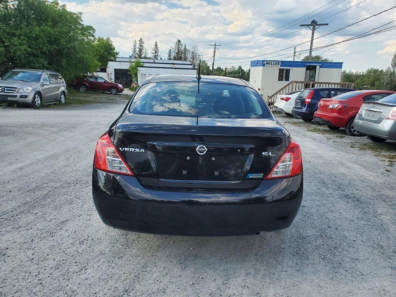 2012 Nissan Versa 1.6 S-2