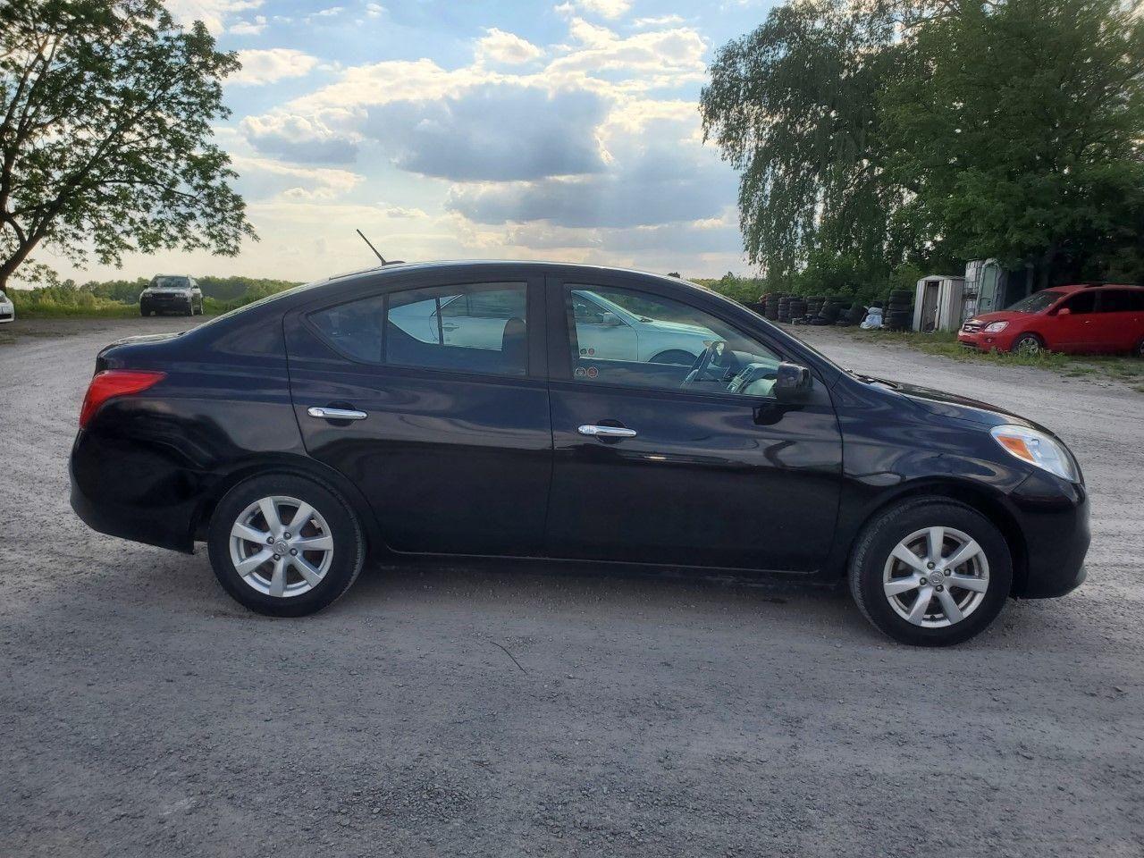 2012 Nissan Versa 1.6 S-4