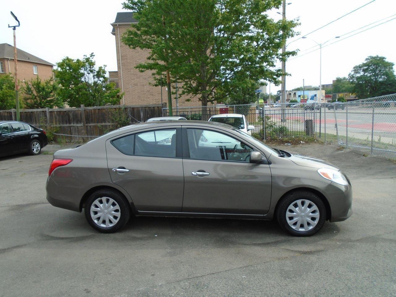 2012 Nissan Versa 1.6 S-3