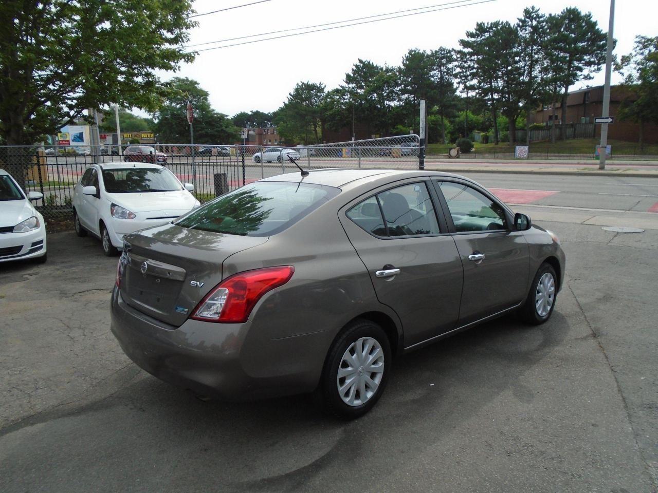 2012 Nissan Versa 1.6 S-4