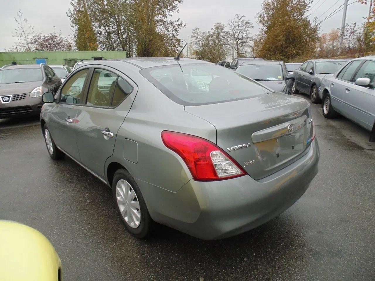 2012 Nissan Versa 1.6 S-3