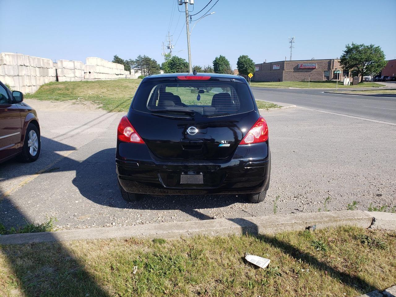 2012 Nissan Versa 1.8 S-4