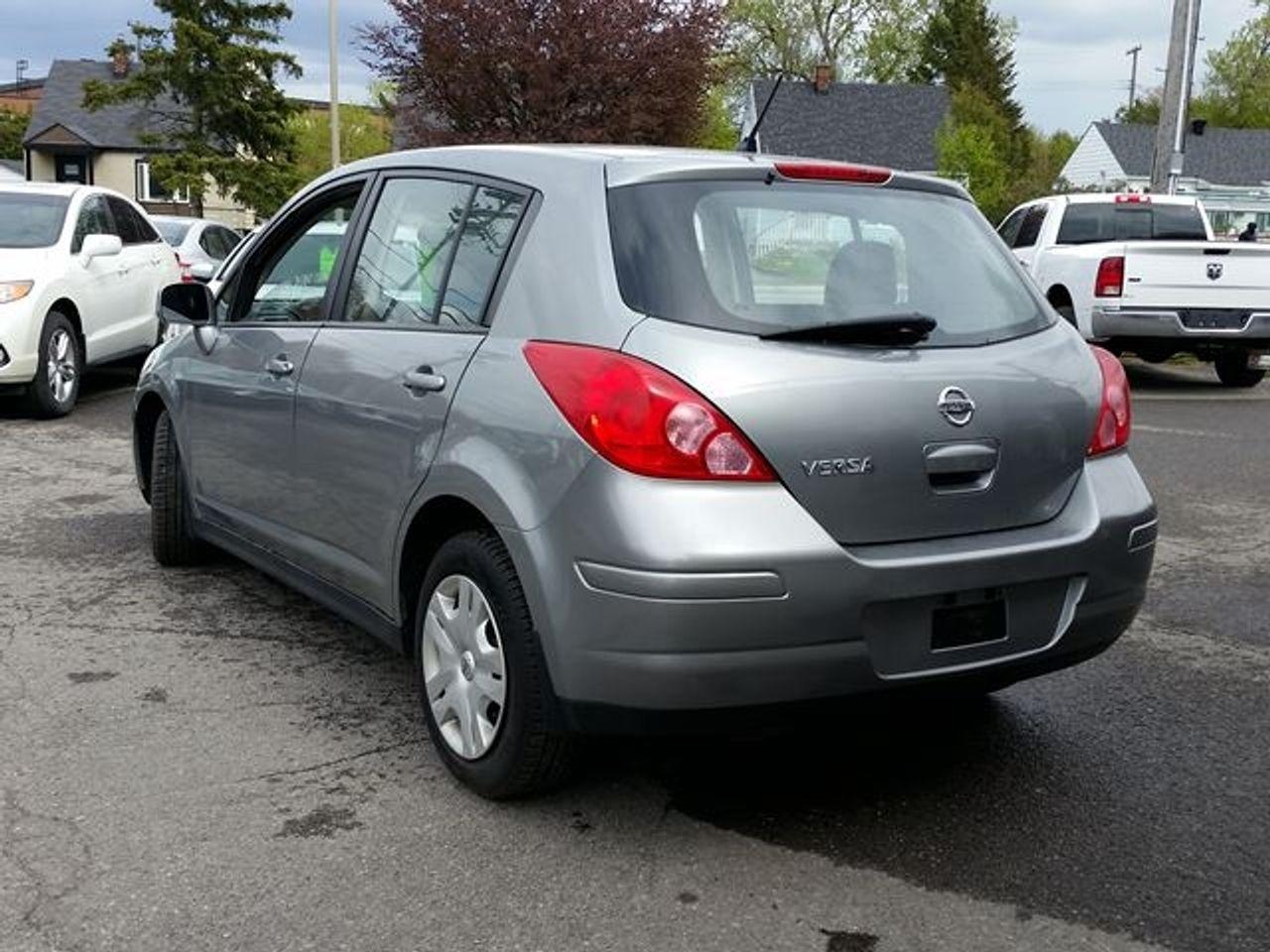 2012 Nissan Versa 1.8 S-2