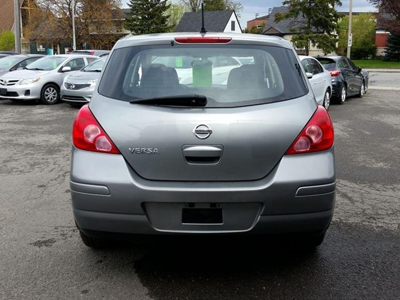 2012 Nissan Versa 1.8 S-3