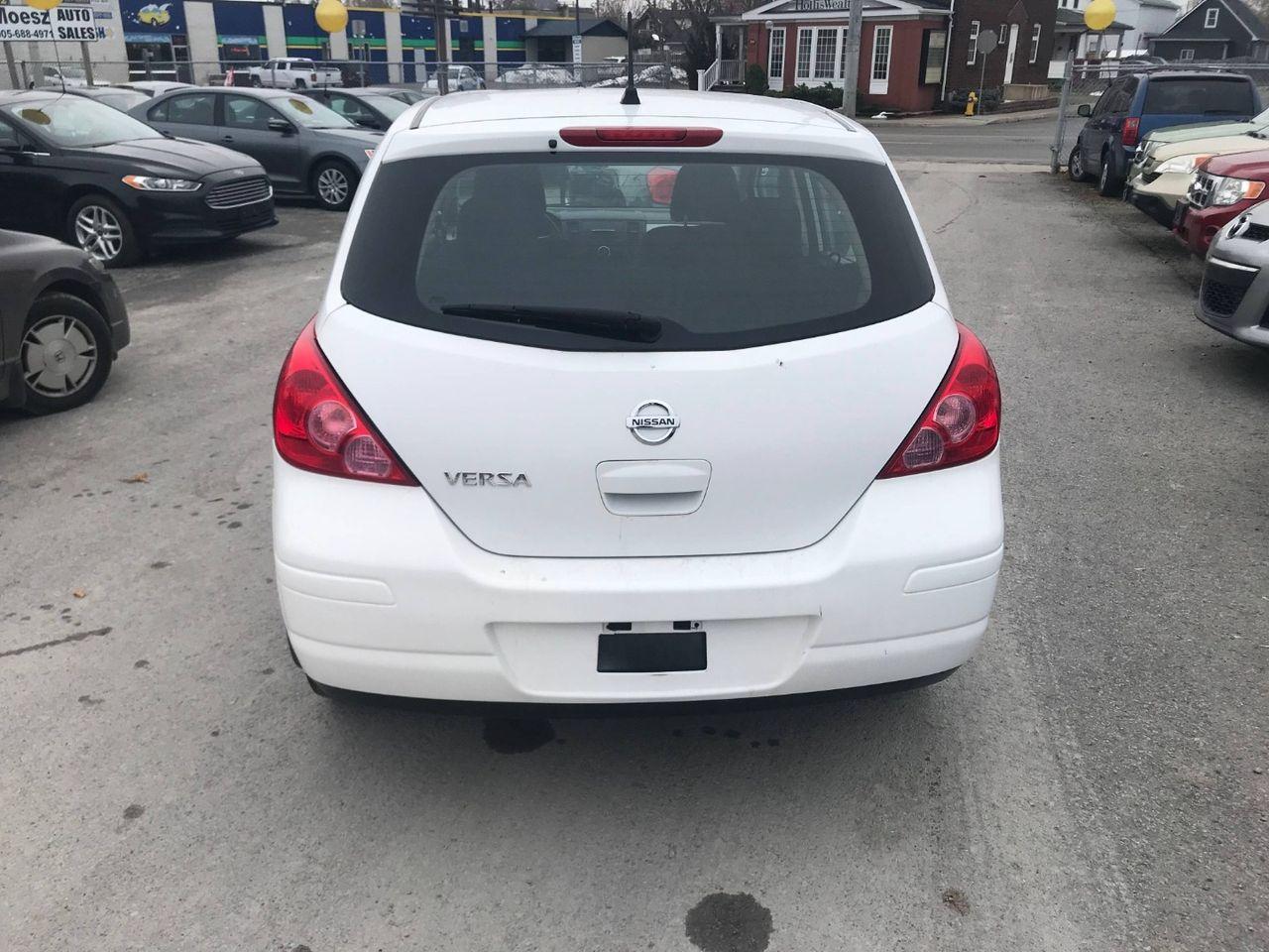 2012 Nissan Versa 1.8 S-3
