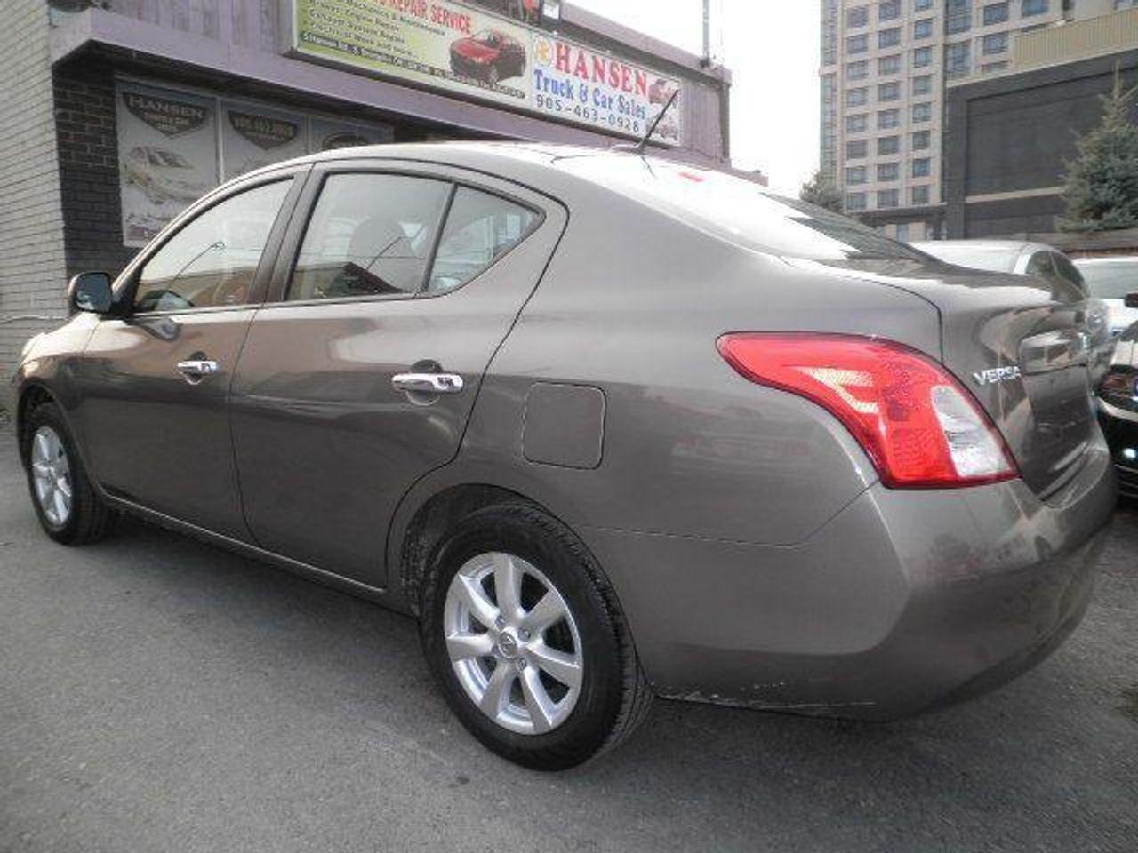2012 Nissan Versa -2