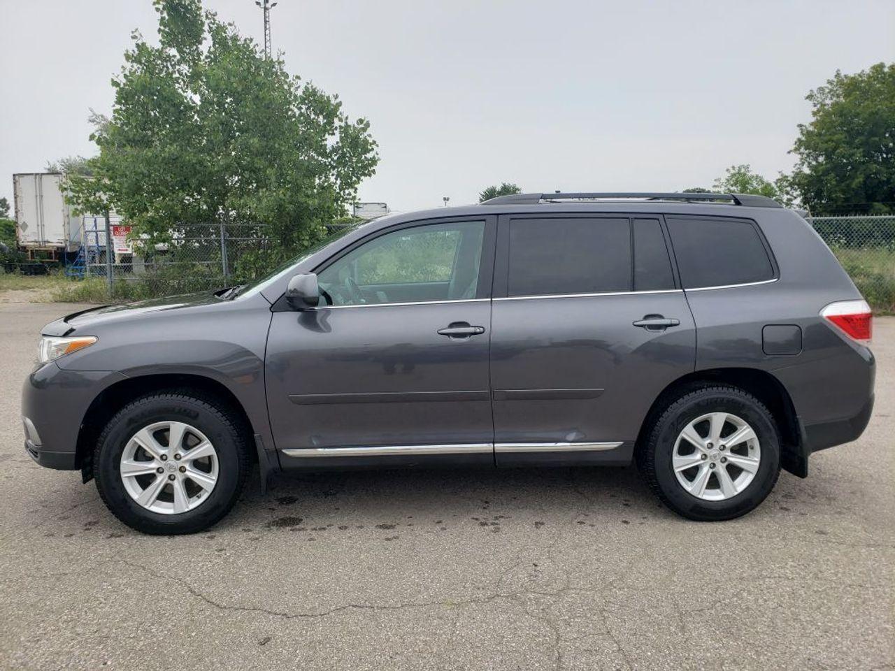 2012 Toyota Highlander V-1