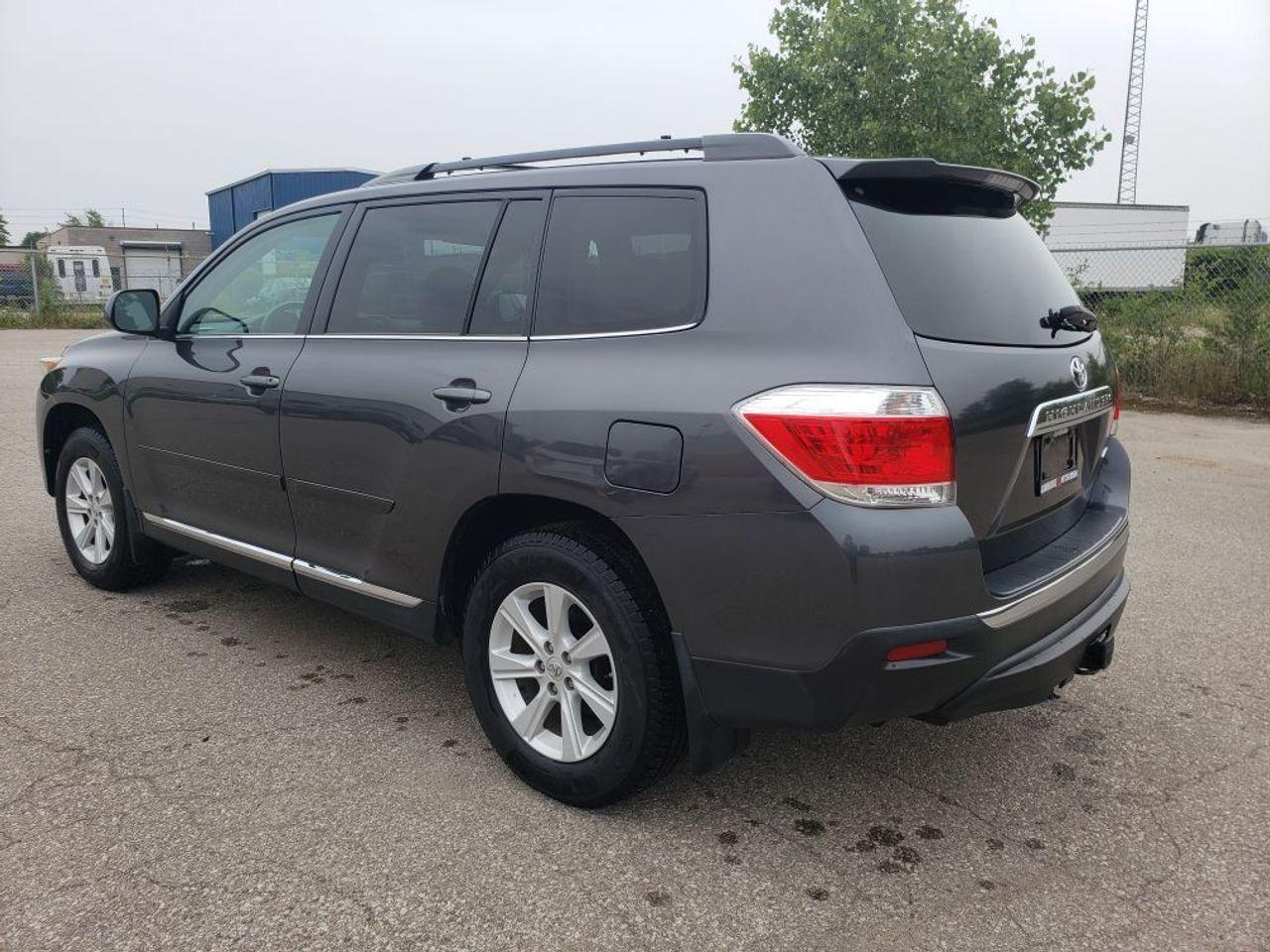 2012 Toyota Highlander V-2
