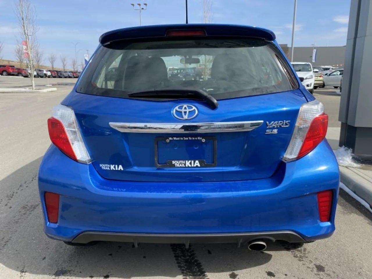 2012 Toyota Yaris LE-4