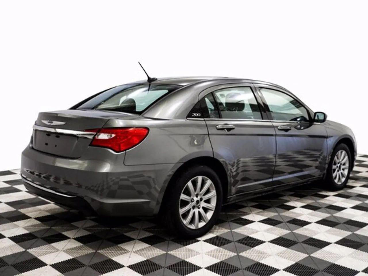 2013 Chrysler 200 LX-4