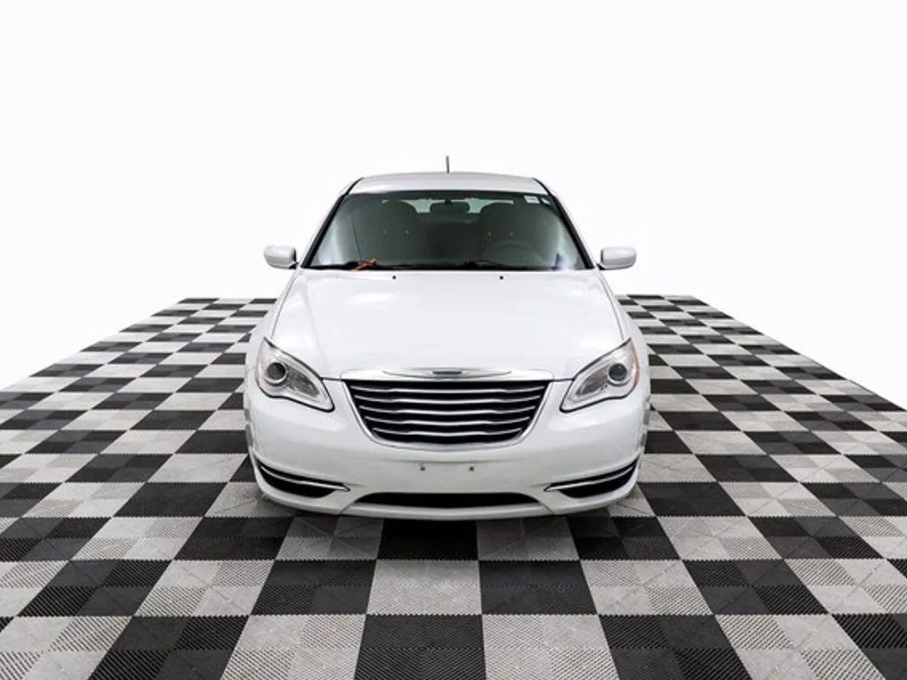 2013 Chrysler 200 LX-2