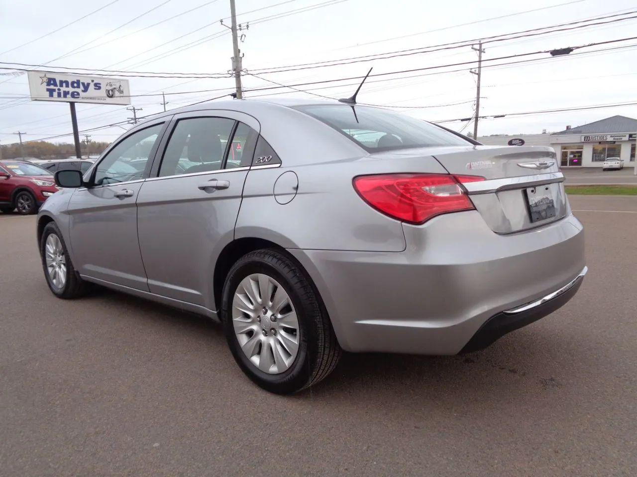 2013 Chrysler 200 LX-4