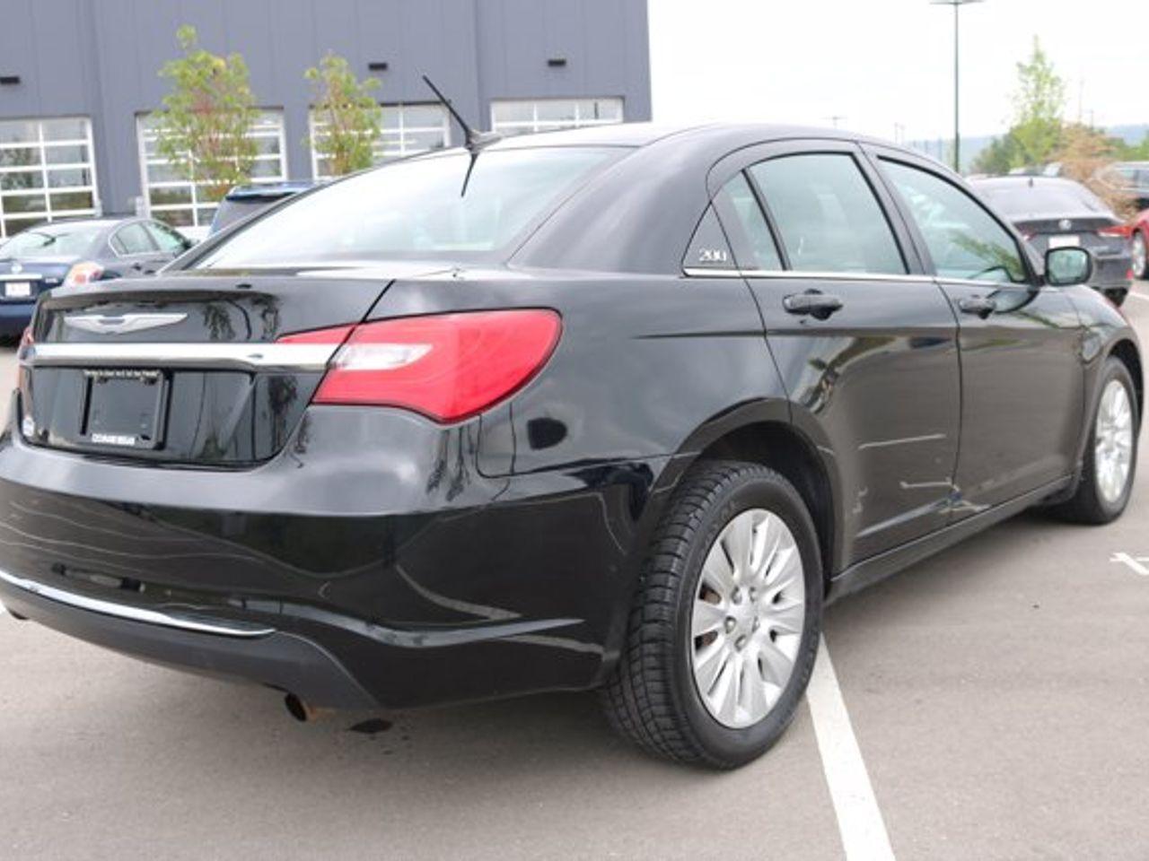 2013 Chrysler 200 LX-4