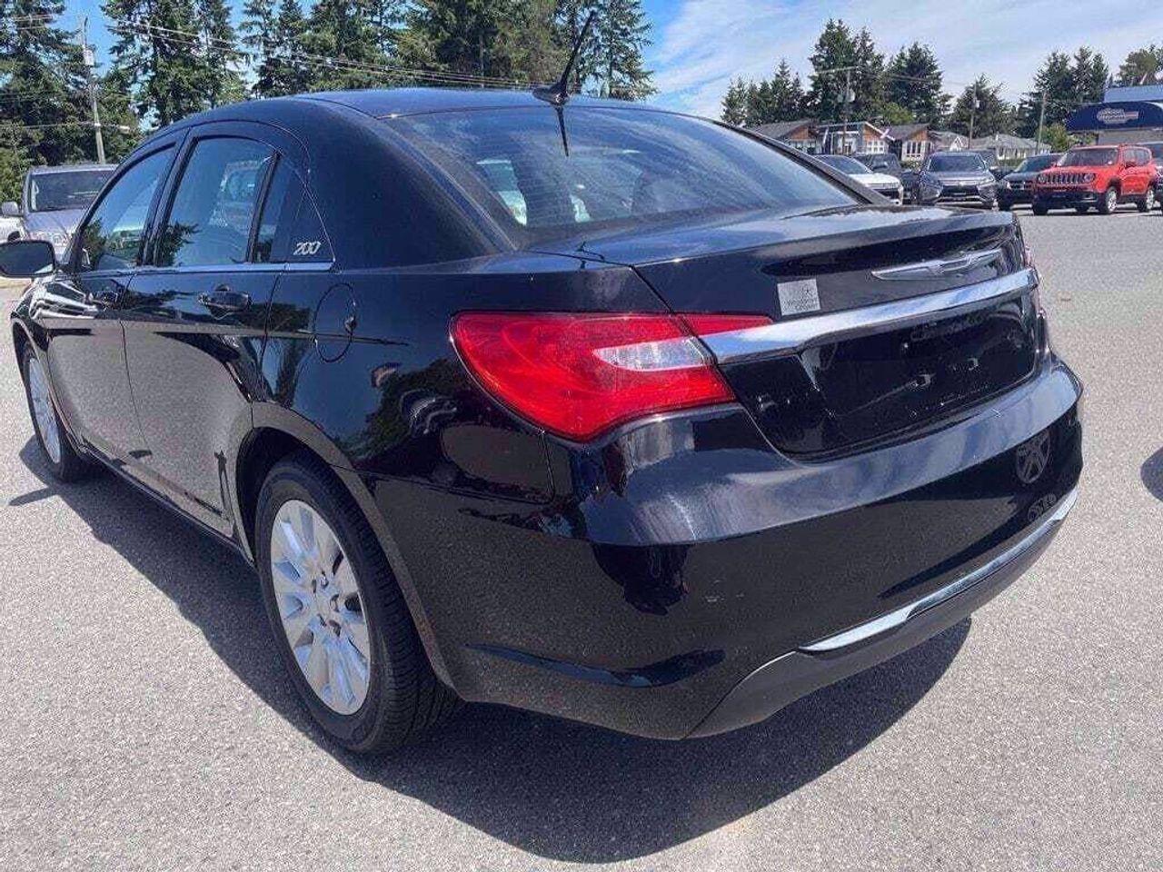 2013 Chrysler 200 LX-2