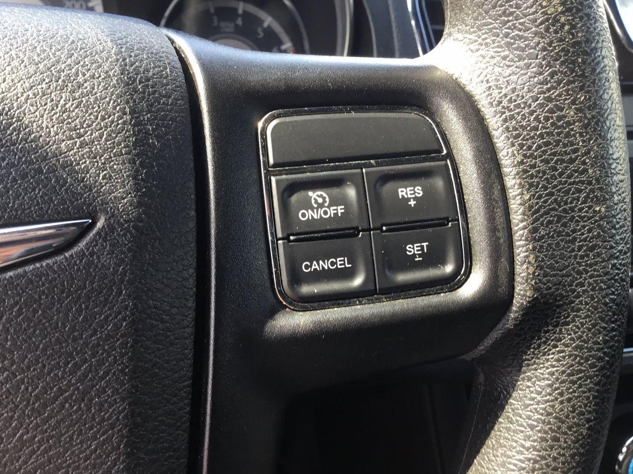 2013 Chrysler 200 LX-4