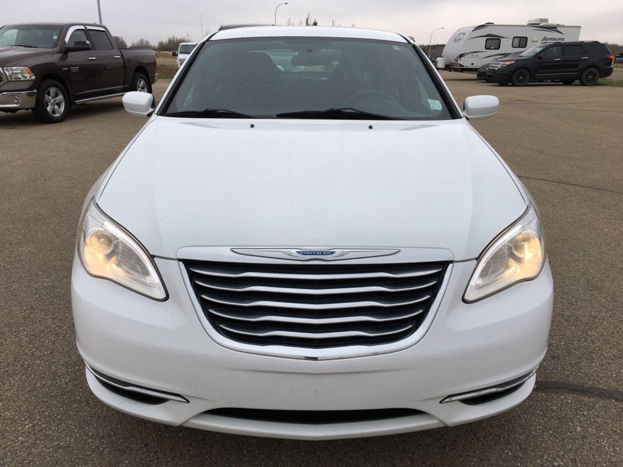 2013 Chrysler 200 LX-1
