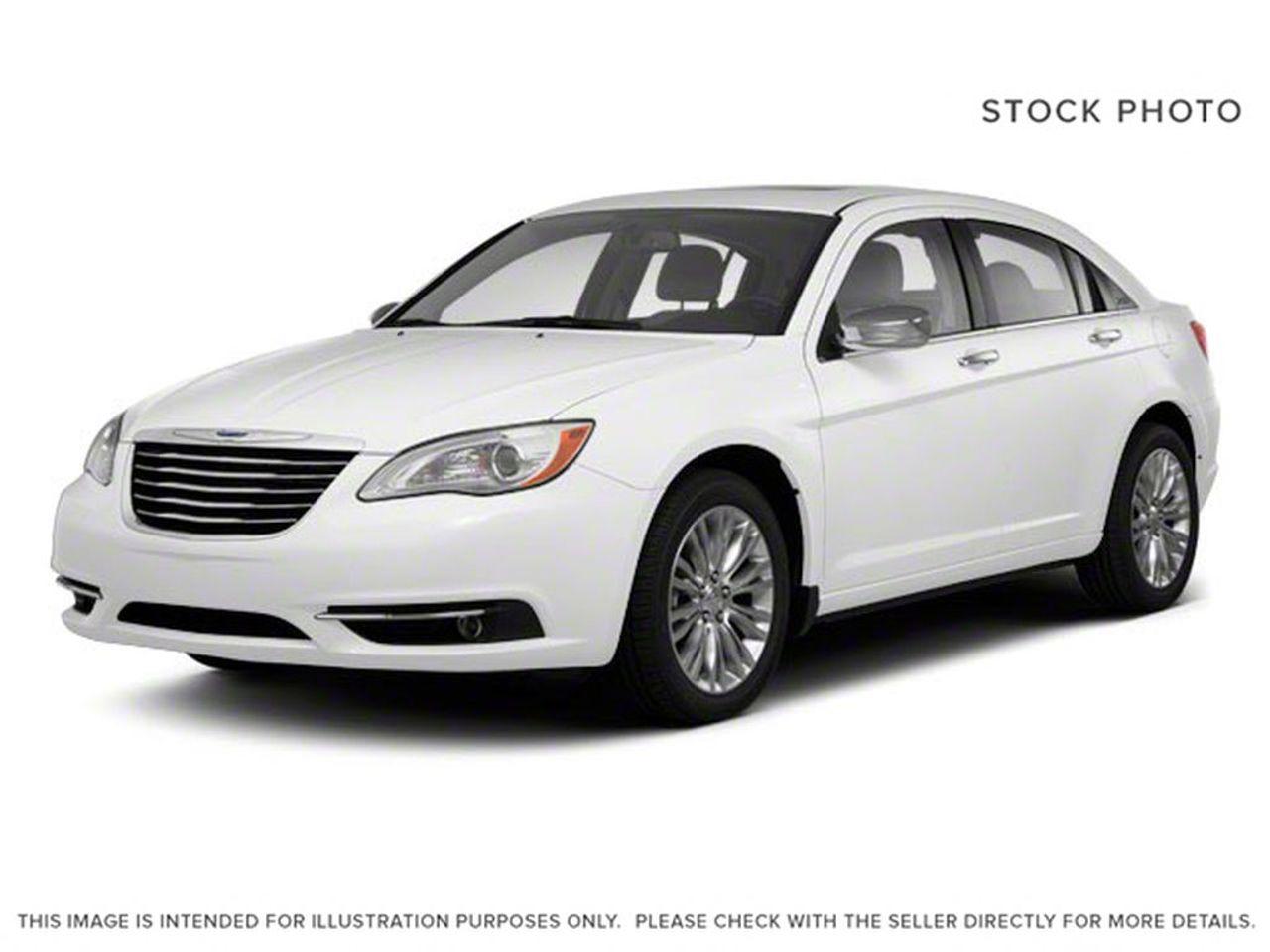 2013 Chrysler 200 Limited-0