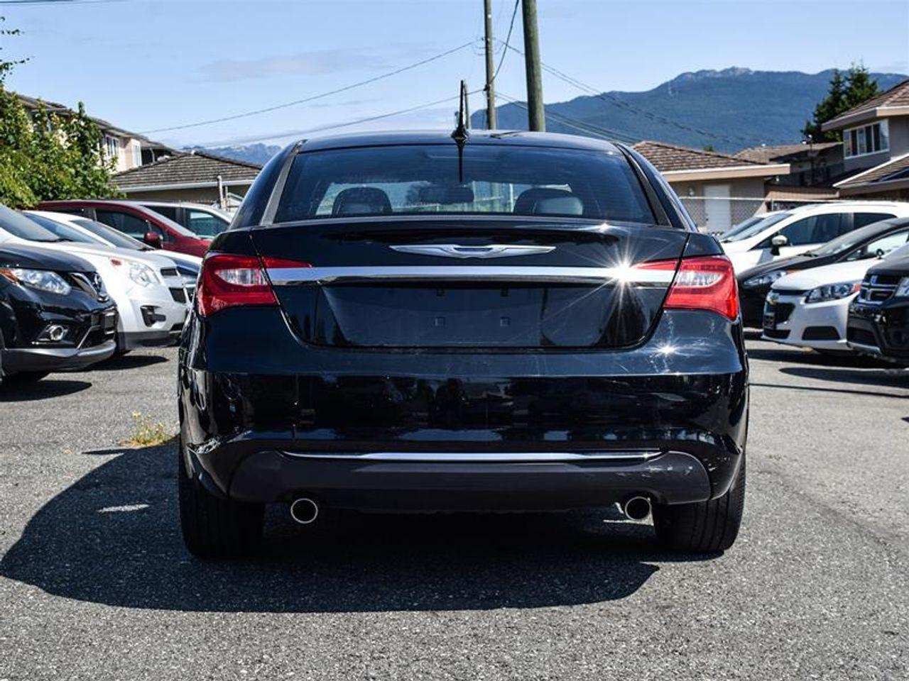 2013 Chrysler 200 Limited-4