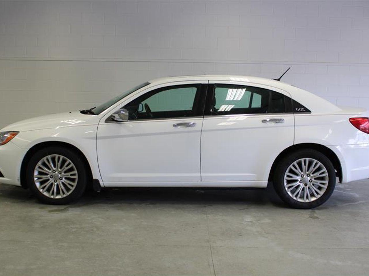 2013 Chrysler 200 Limited-1