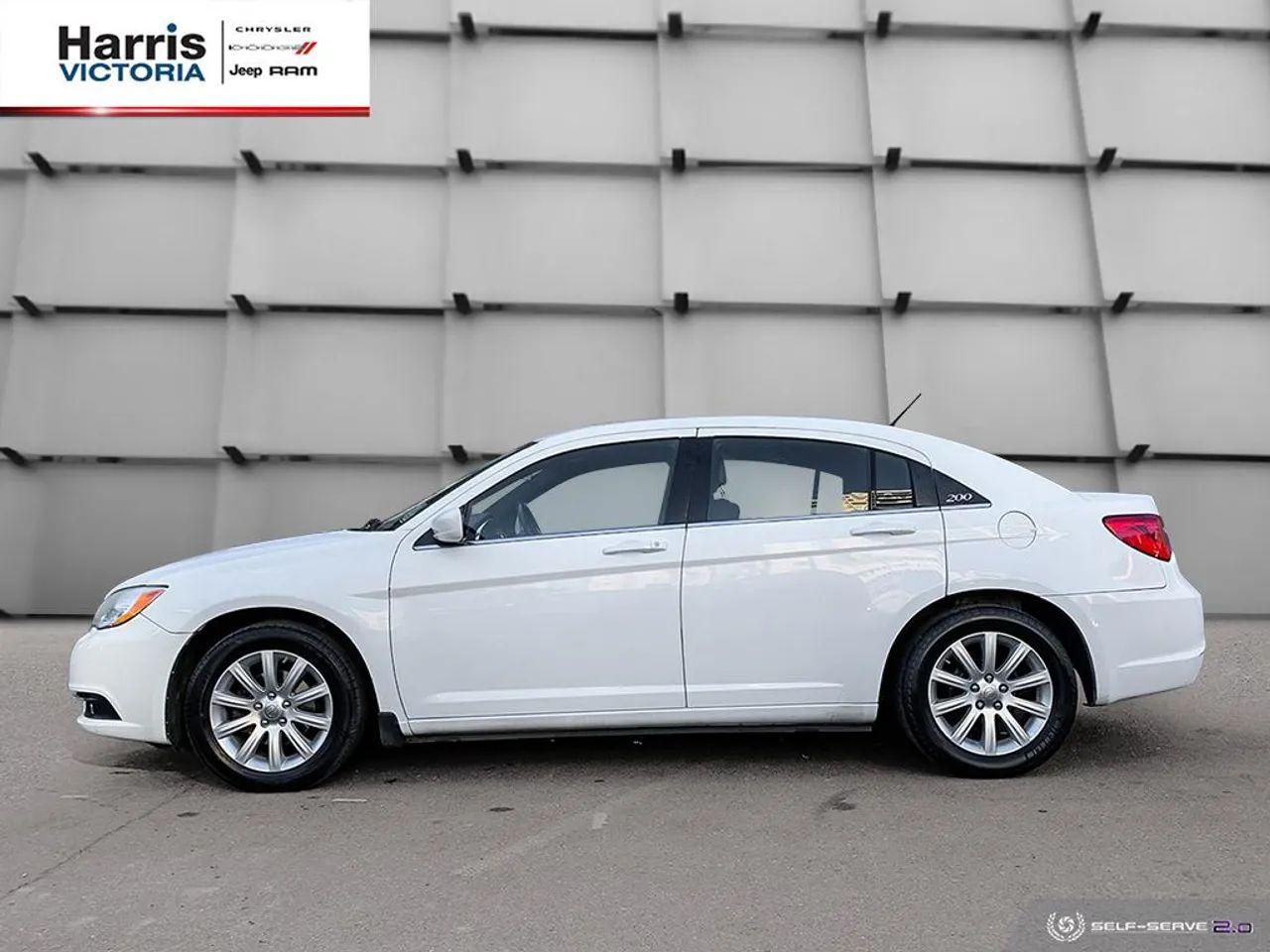 2013 Chrysler 200 Touring-2
