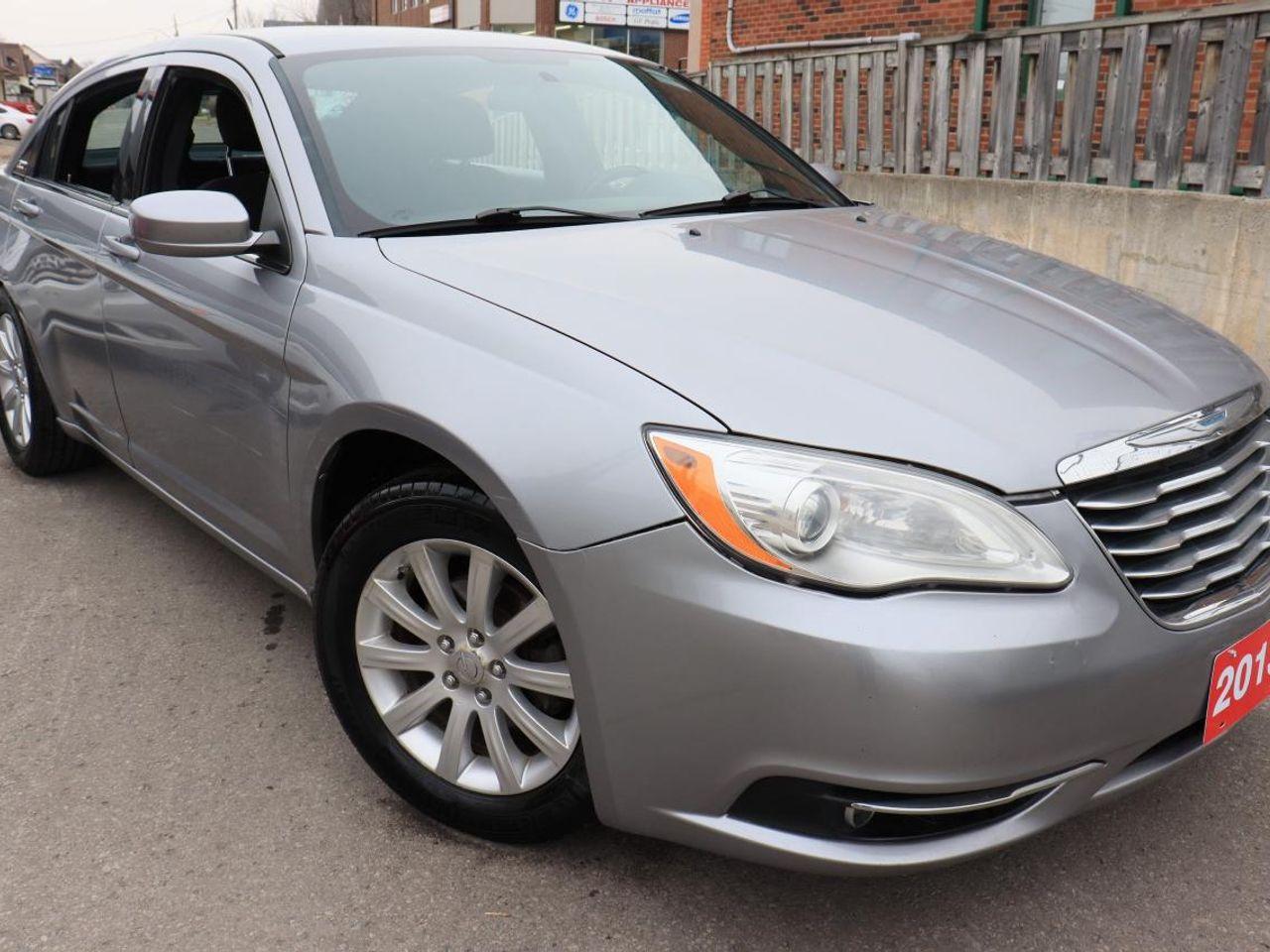 2013 Chrysler 200 Touring-2