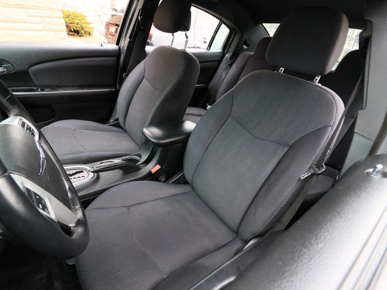 2013 Chrysler 200 Touring-3