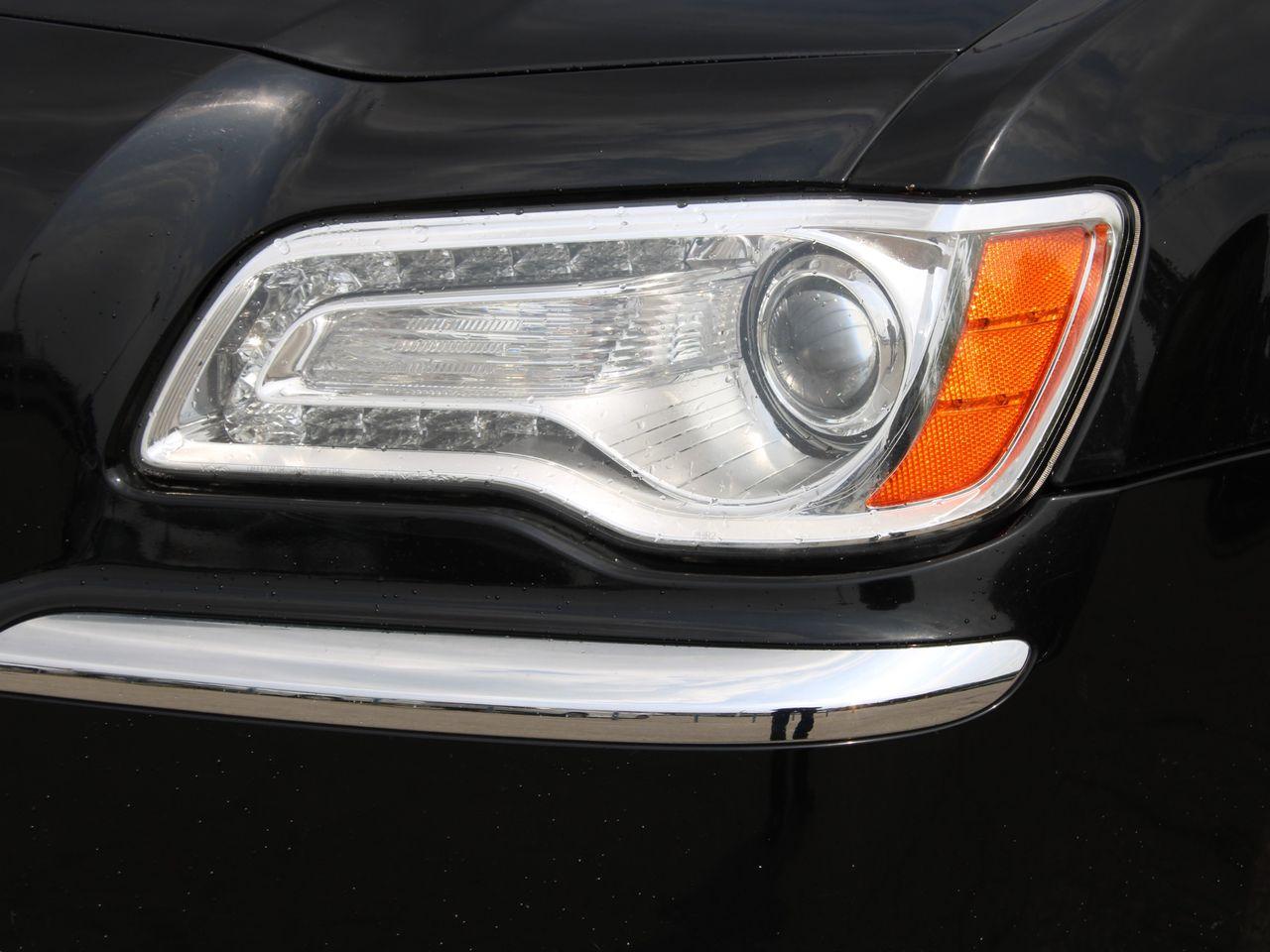 2013 Chrysler 300 C-4