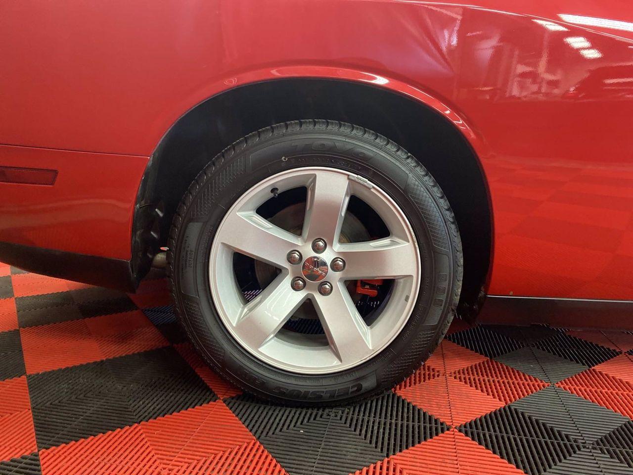 2013 Dodge Challenger SXT-4