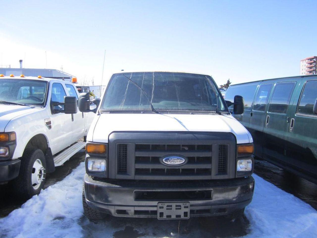 2013 Ford Club Wagon -1