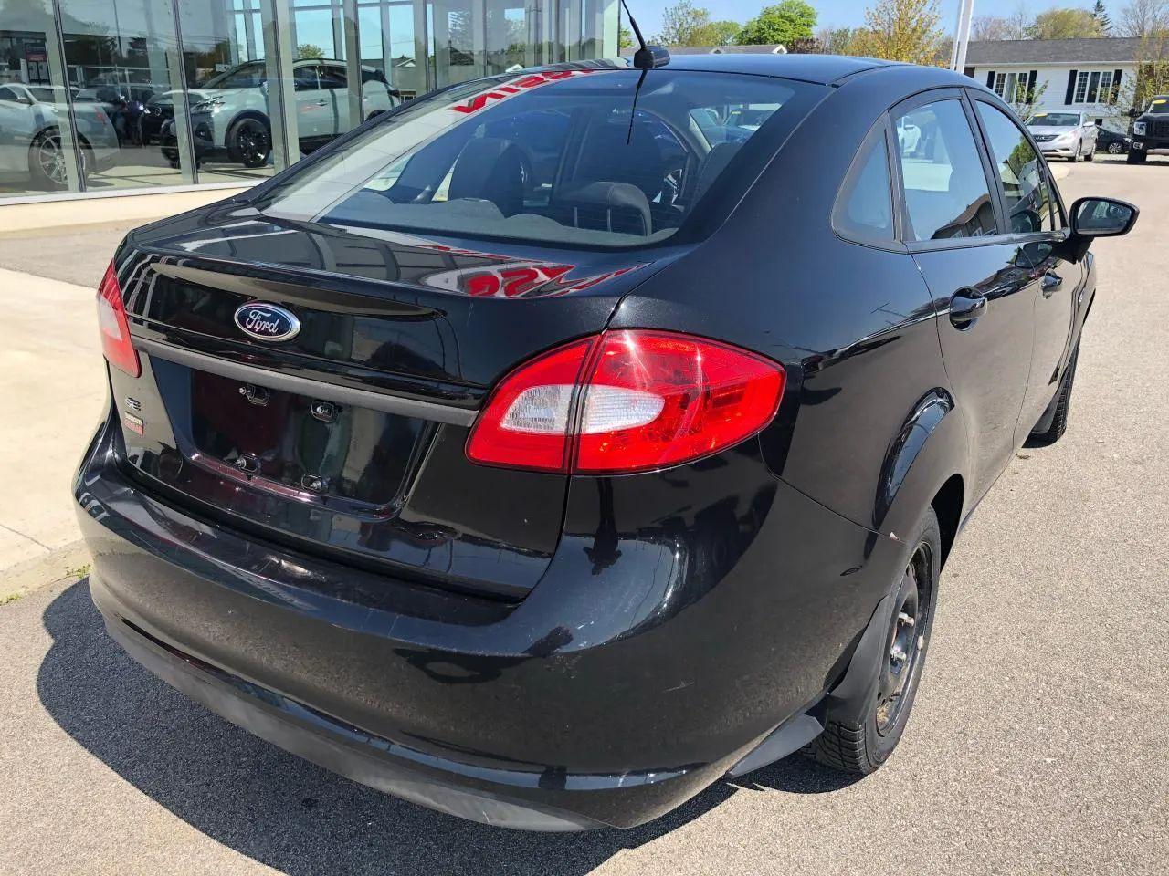 2013 Ford Fiesta SE-4