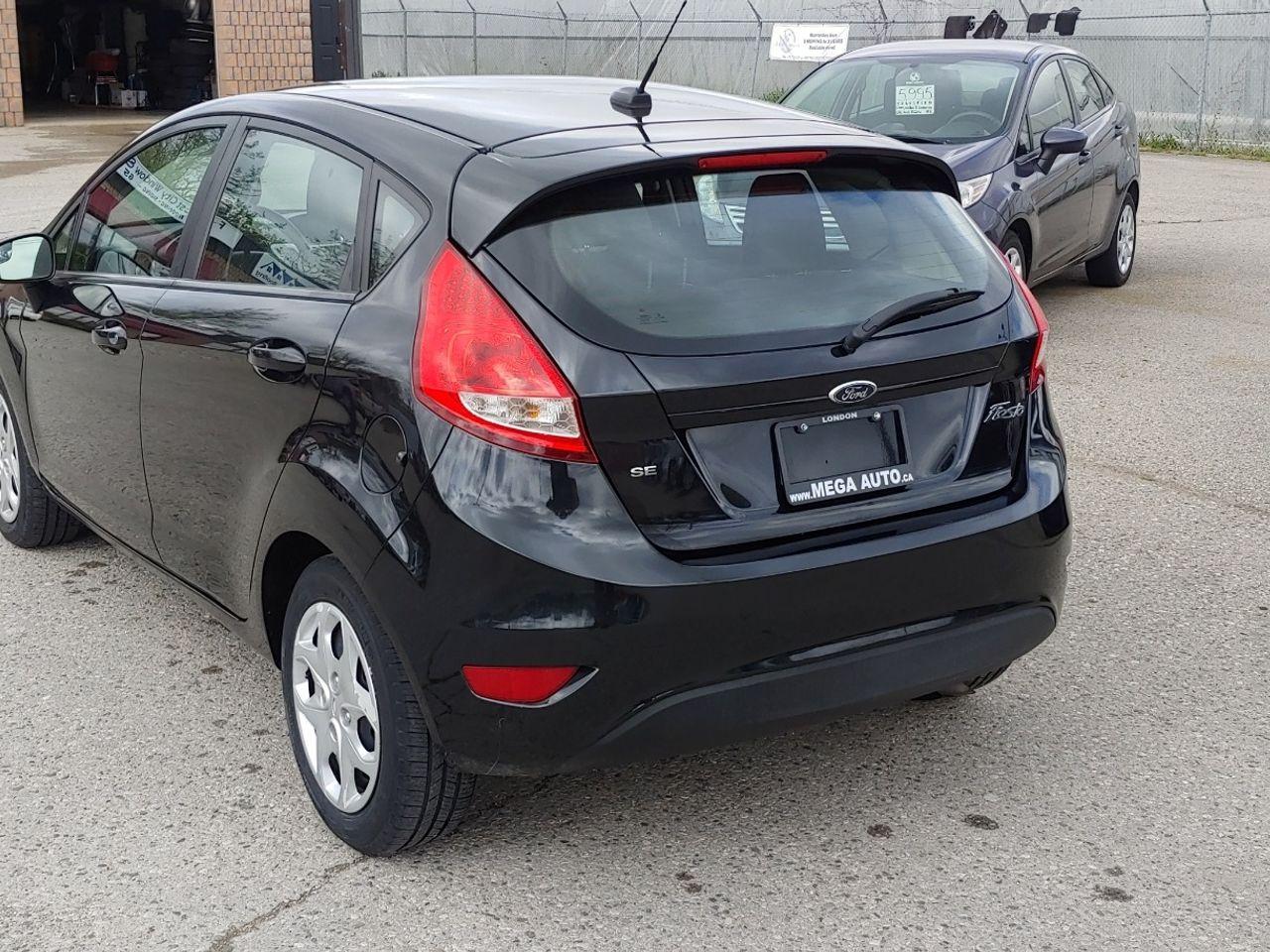 2013 Ford Fiesta SE-2