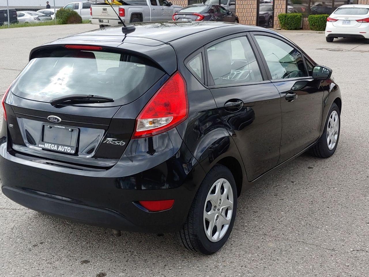 2013 Ford Fiesta SE-3