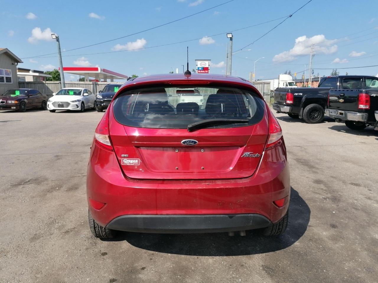 2013 Ford Fiesta SE-3
