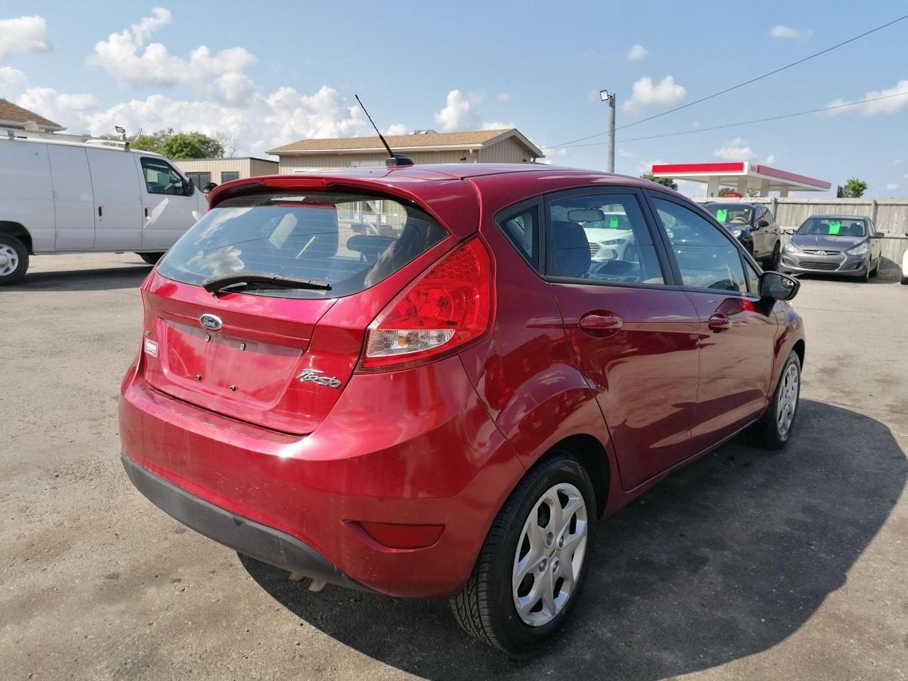 2013 Ford Fiesta SE-4