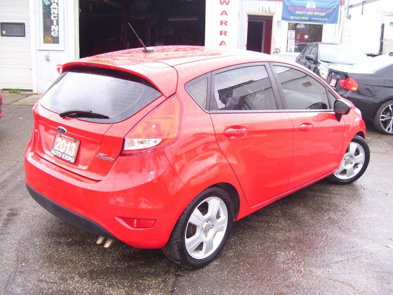 2013 Ford Fiesta SE-4
