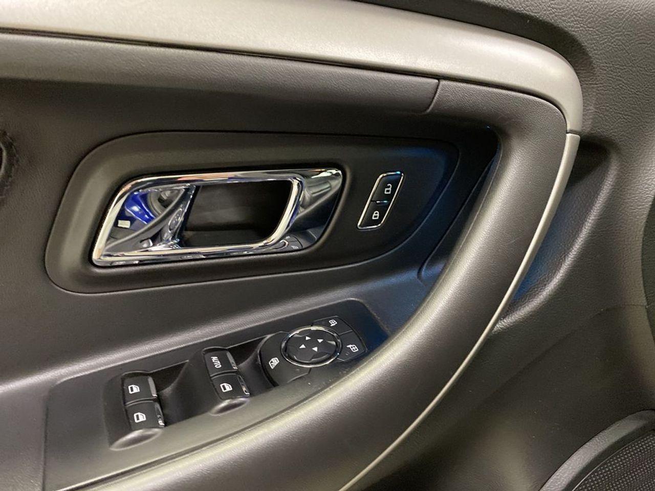 2013 Ford Taurus SEL-4