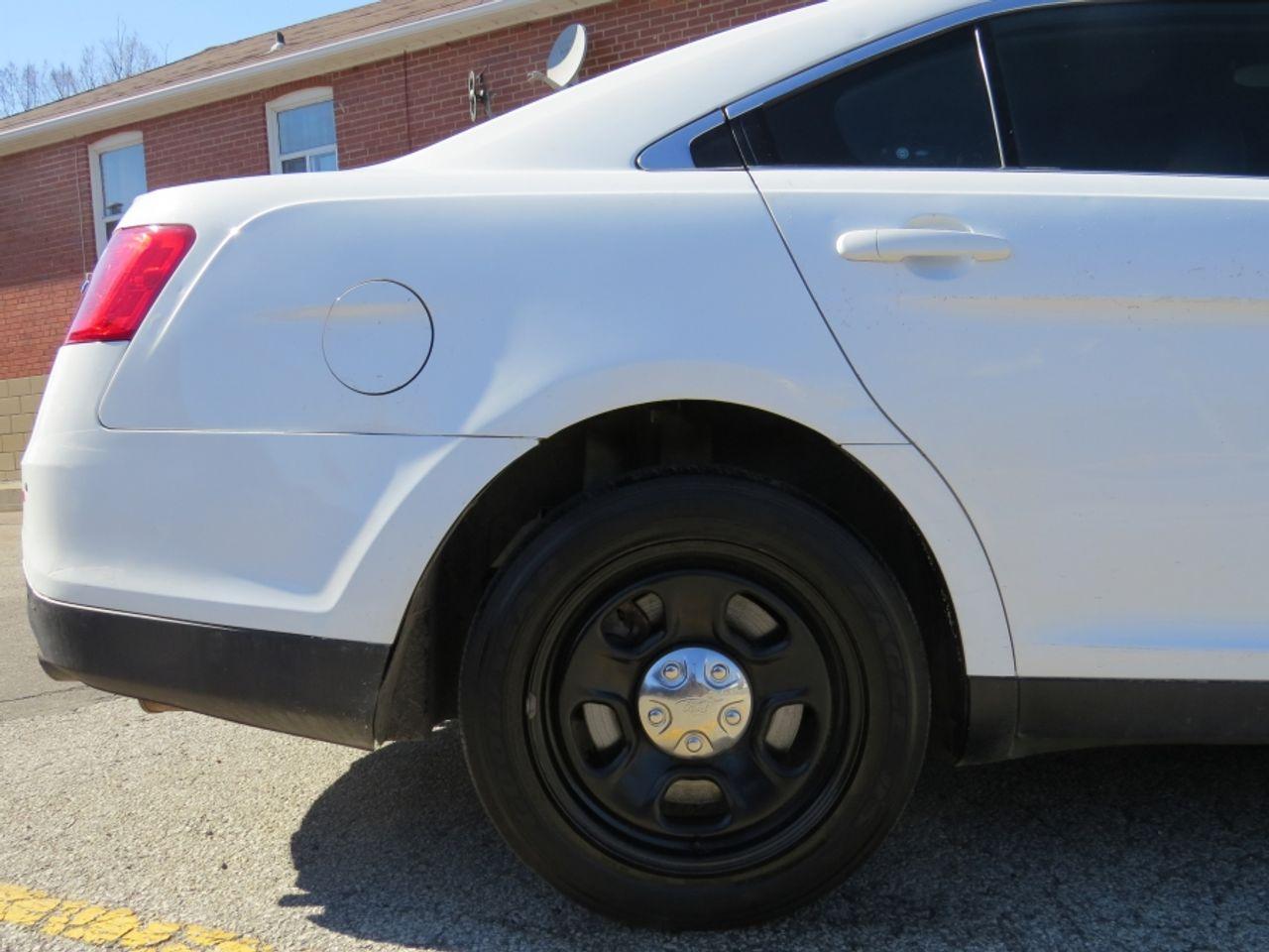 2013 Ford Taurus -4