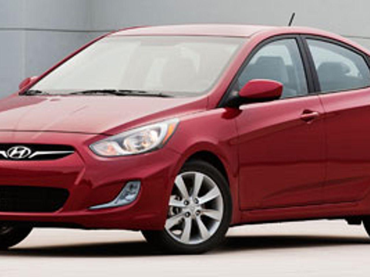 2013 Hyundai Accent GL-0