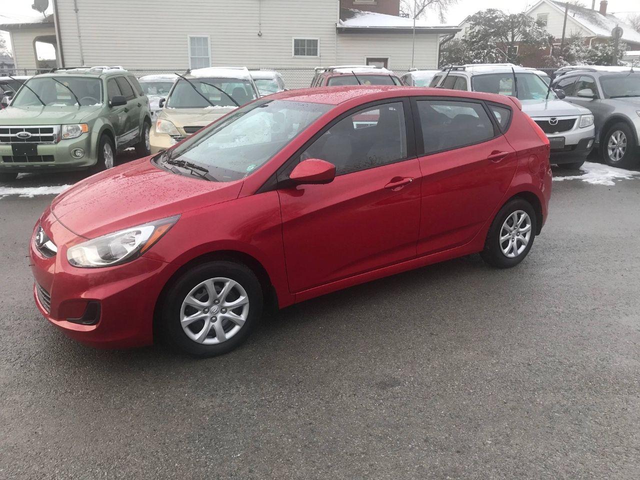 2013 Hyundai Accent L-0