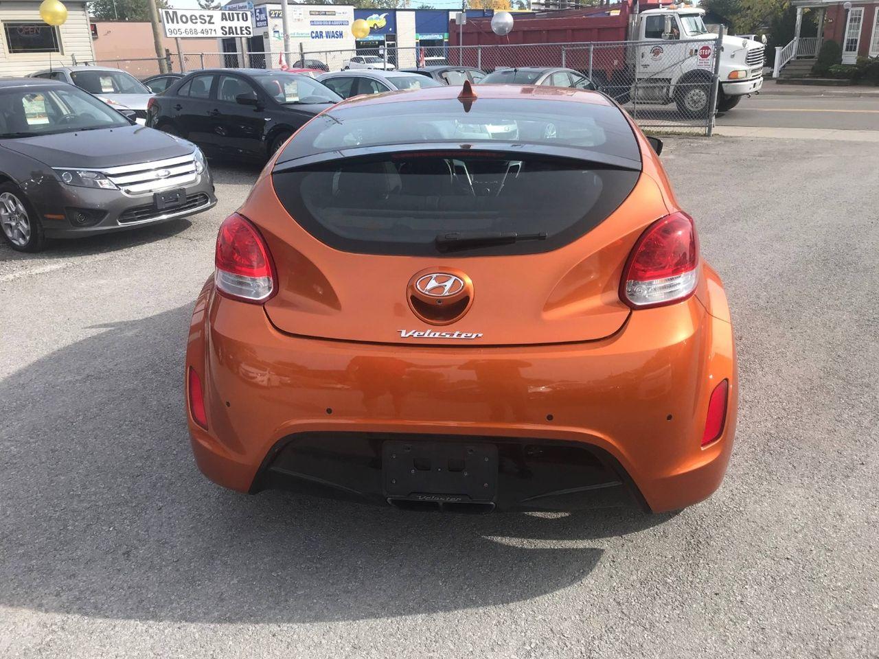 2013 Hyundai Veloster -1