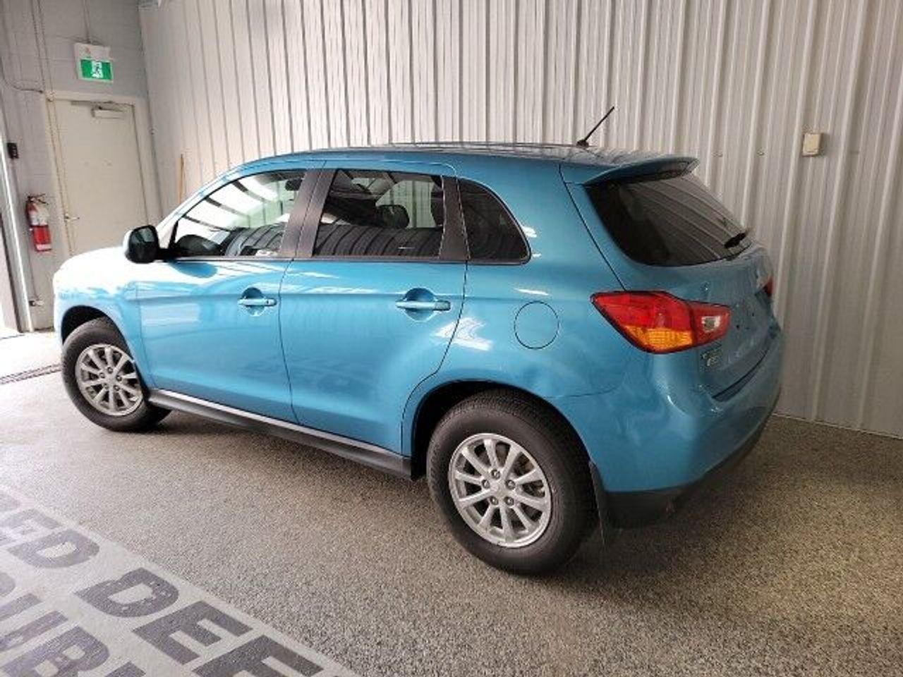 2013 Mitsubishi RVR SE 4WD-2