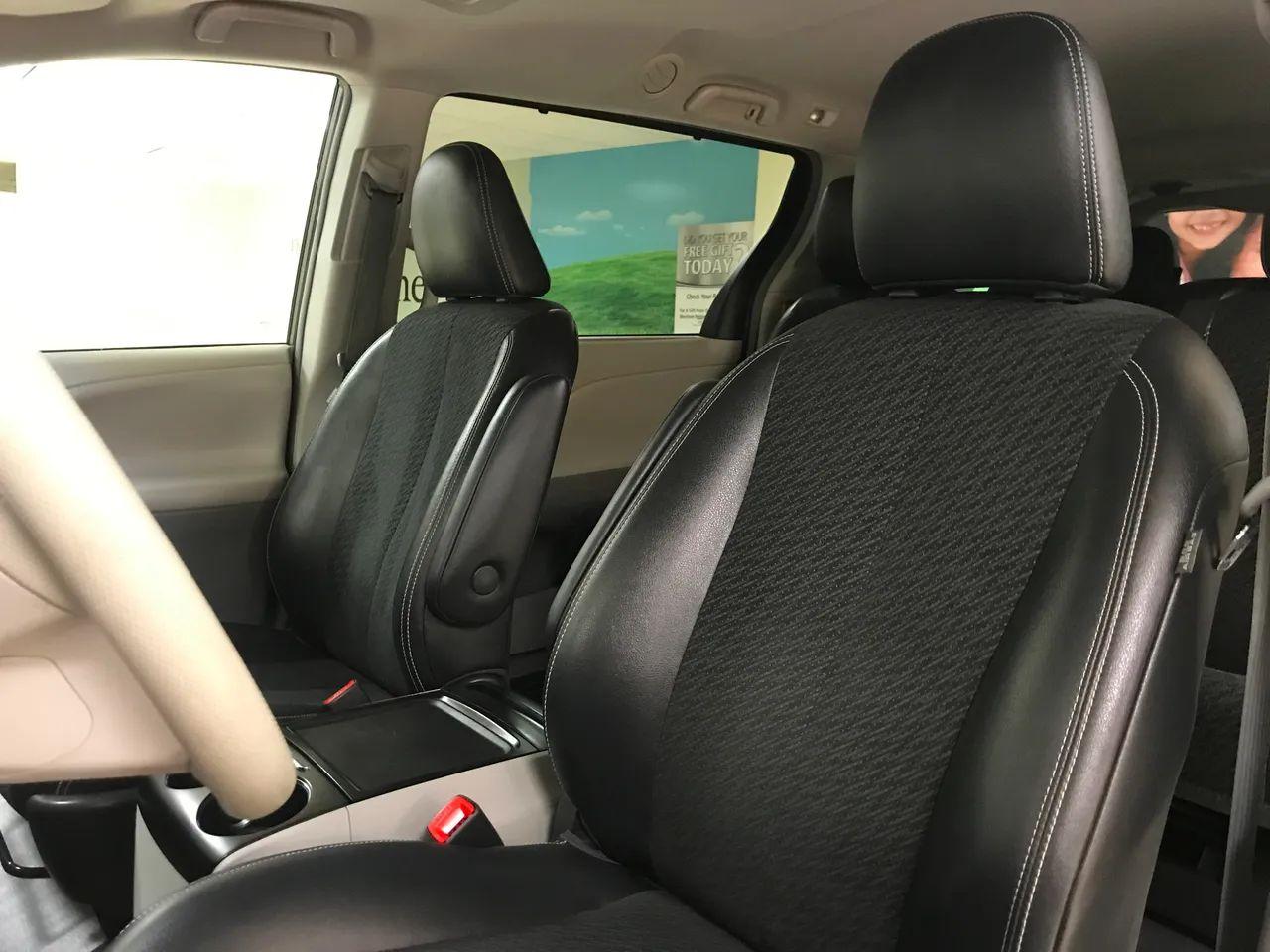 2013 Toyota Sienna SE-2