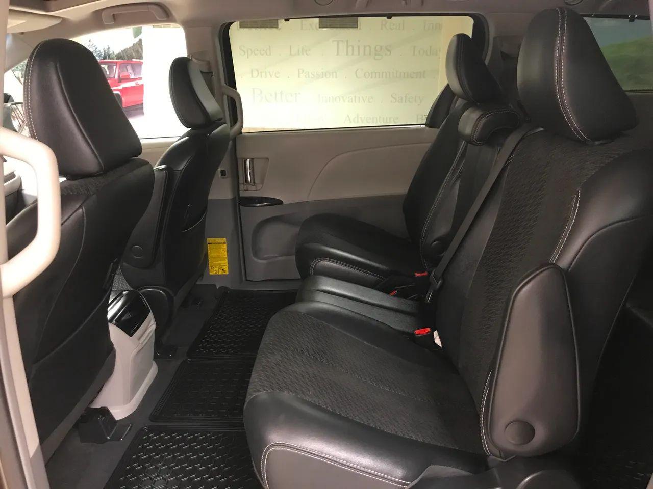2013 Toyota Sienna SE-4