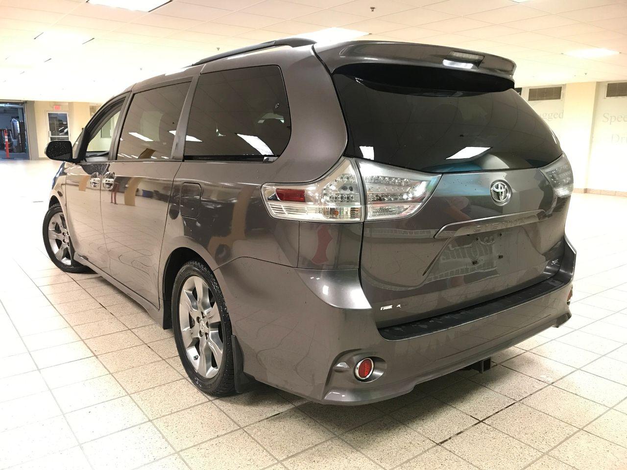 2013 Toyota Sienna SE-3